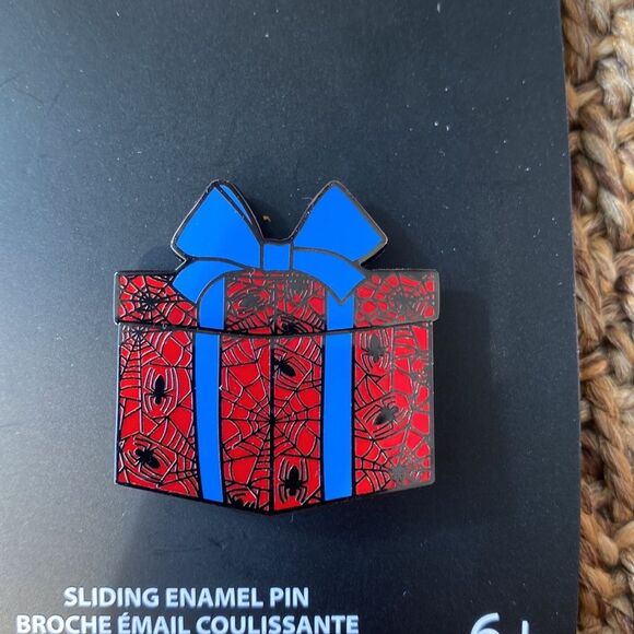 Spiderman loungefly disney marvel pin - Picture 2 of 2
